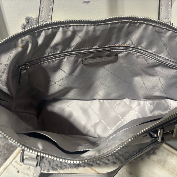 ❤️Michael Kors Charlotte Saffiano Leather Tote - Picture 7 of 7